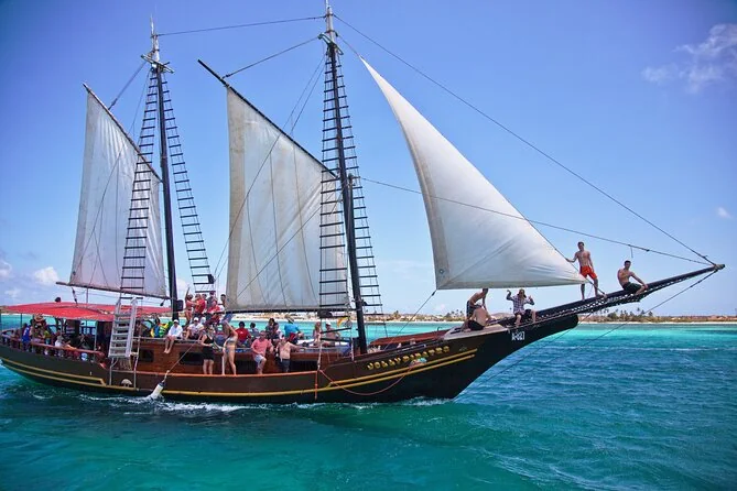 Crucero pirata por la mañana con snorkel